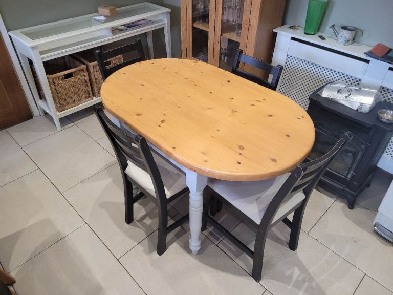 Cottage style dining table & 4 chairs