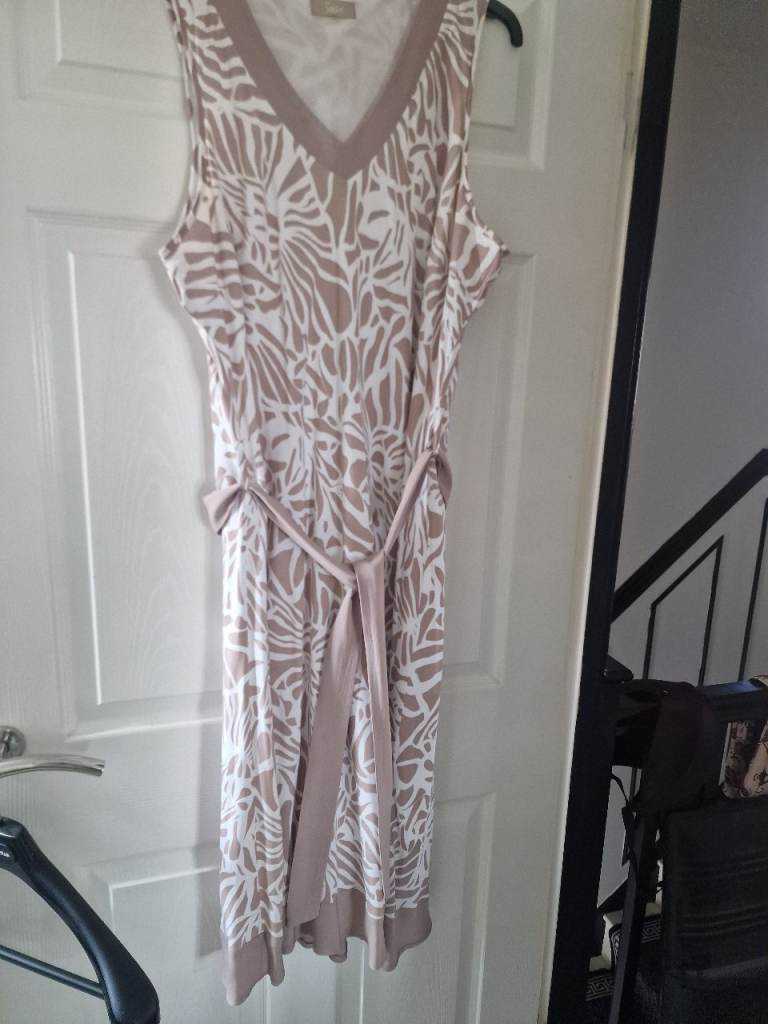 Sleeveless lined dress  worn onve pick up only m5 area 