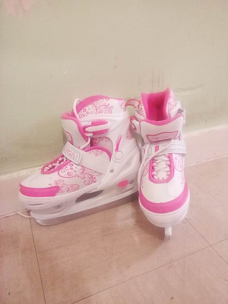 Girls ice skates 