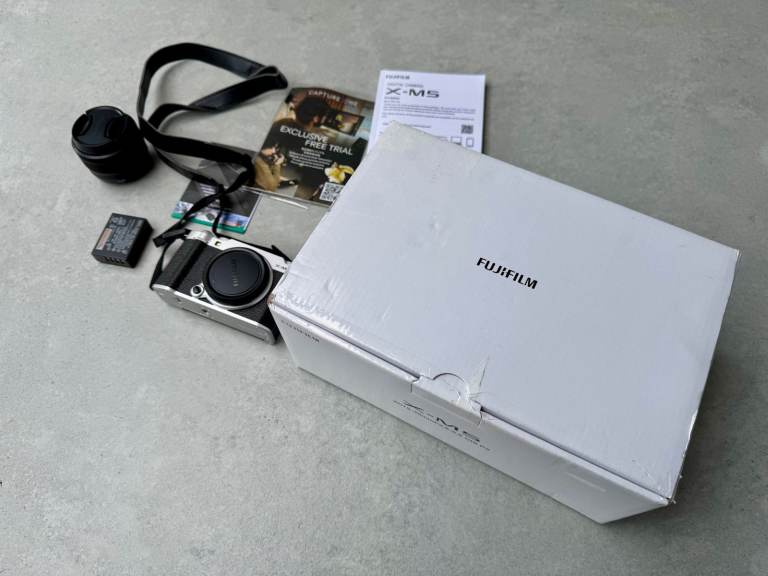 Fujifilm X-M5 Mirrorless Digital Camera OIS FUJINON 15-45mm Lens - Immaculate Condition! 