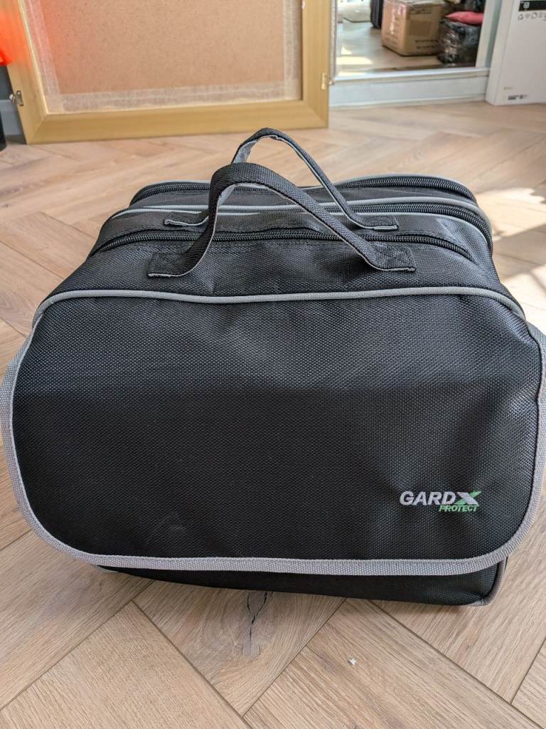 GardX Protect vehicle cleaning and emergency kit Green Logo