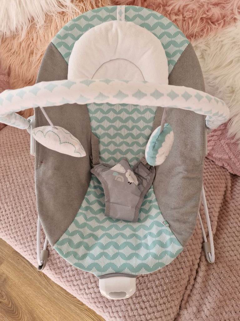 Baby bouncer/vibrate chair