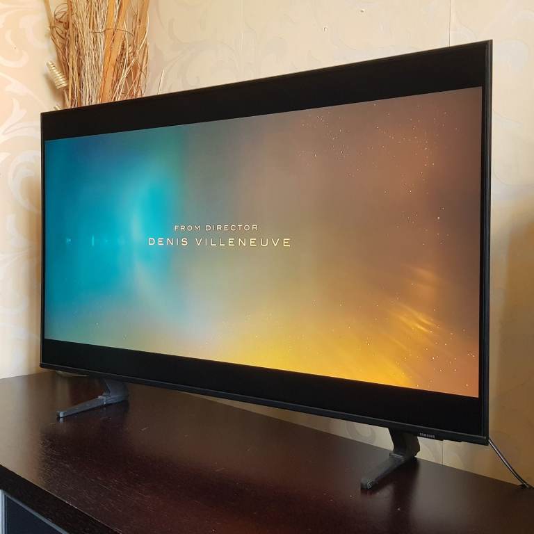 SAMSUNG 'slim frame' 43 Smart TV 4k - Netflix Disney