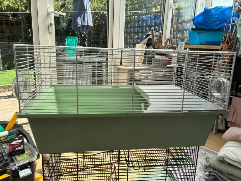 3 cages and lots of accessories for hamster/guinea pig