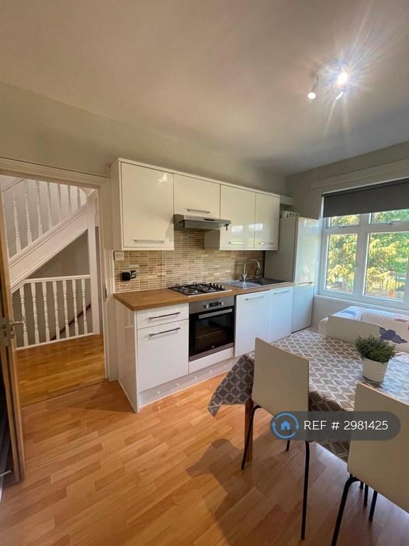 3 bedroom flat in Barriedale, London, SE14 (3 bed) (#2981425)