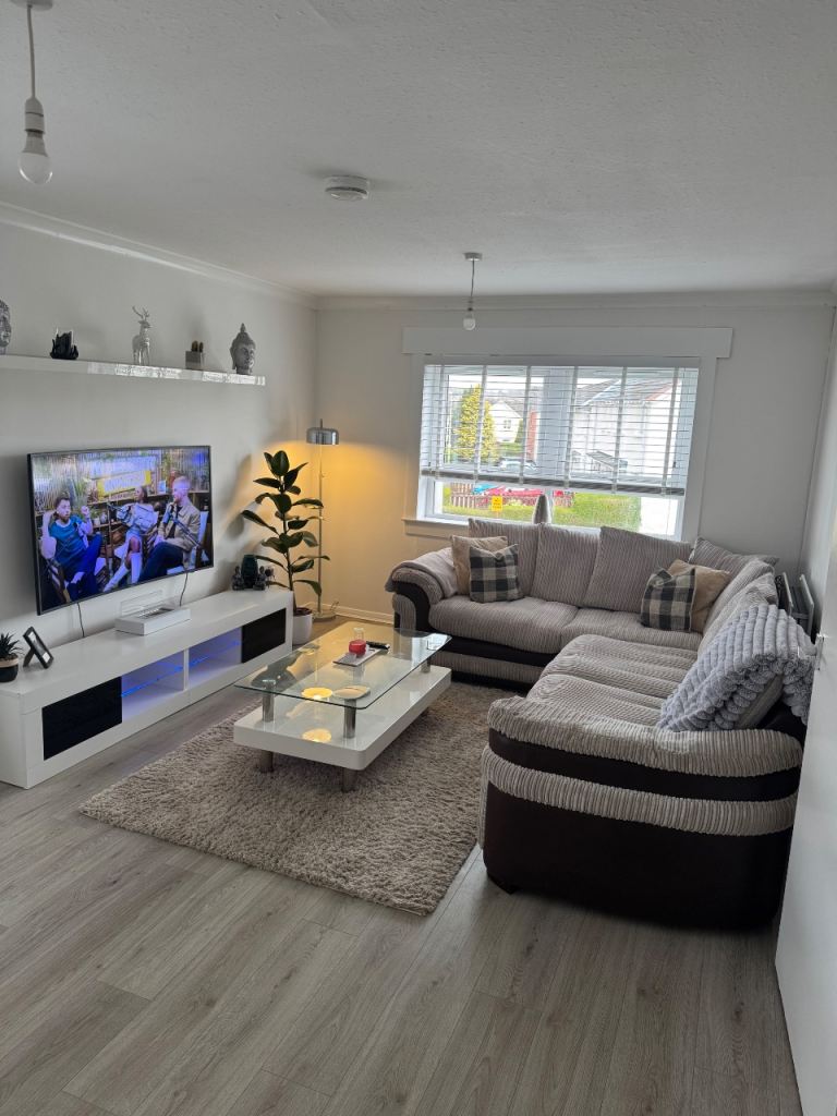 2 bedroom 4 in a block