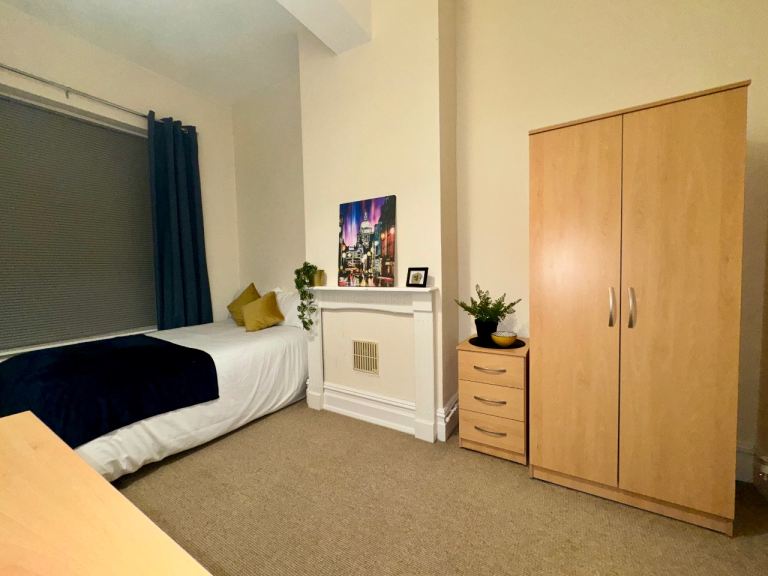 Furnished Double Room With Bills Included | Short or Long Term Let  | Professional or Mature Student