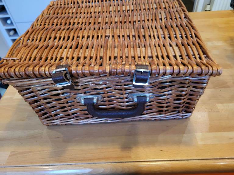 Lovely Optima Picnic hamper