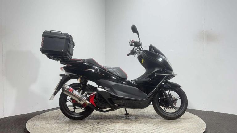 Honda PCX WW 2013 29K NEW MOT 125CC LEARNER SCOOTER SERVICED WARRANTY
