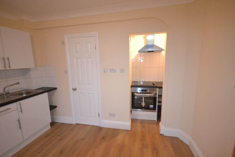 SELF CONTAINED STUDIO FLAT TO RENT - KINGSBURY NW9
