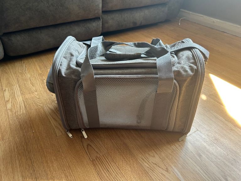 Soft body pet carrier