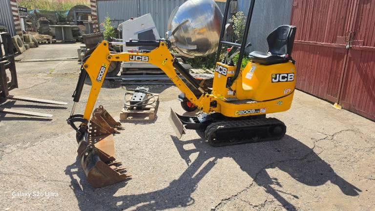 Jcb micro dgr, breaker+free Belle w/barrow