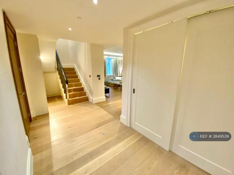 2 bedroom flat in Milford House, London, WC2R (2 bed) (#2849539)