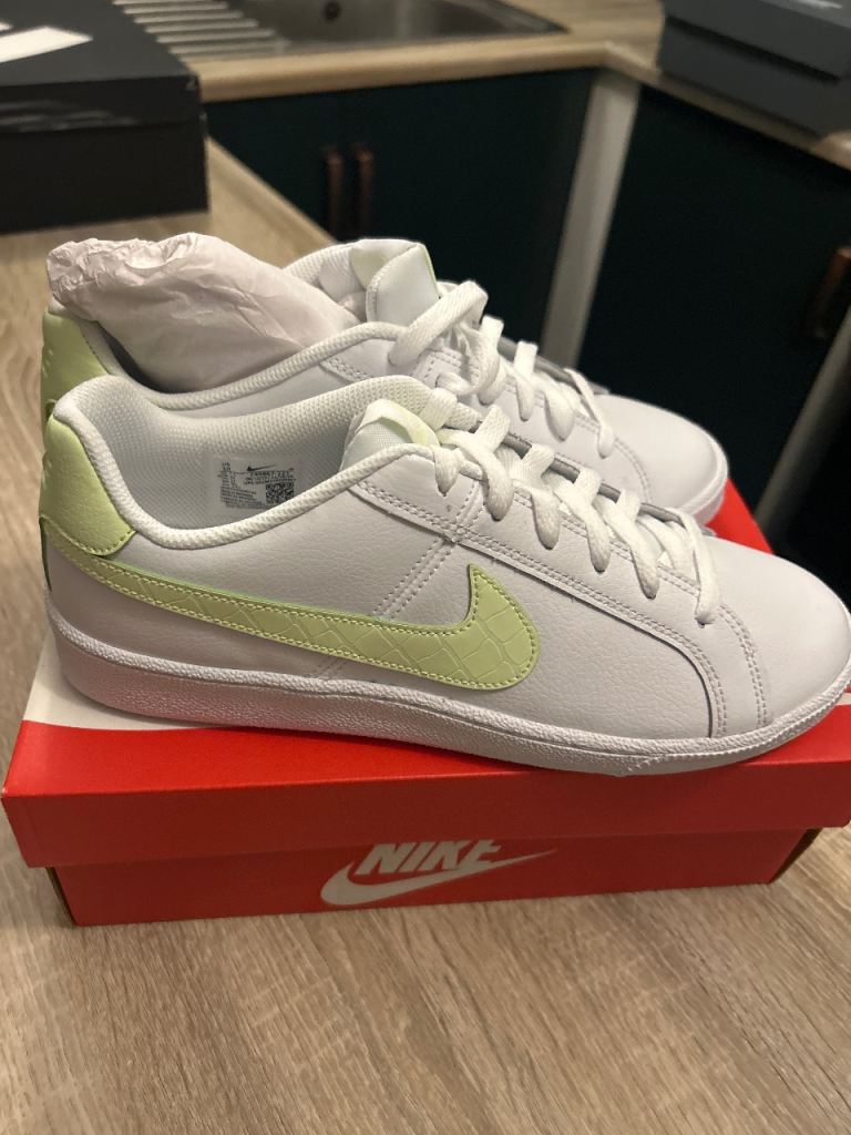 New Nike Court Royale trainers uk 7.5 
