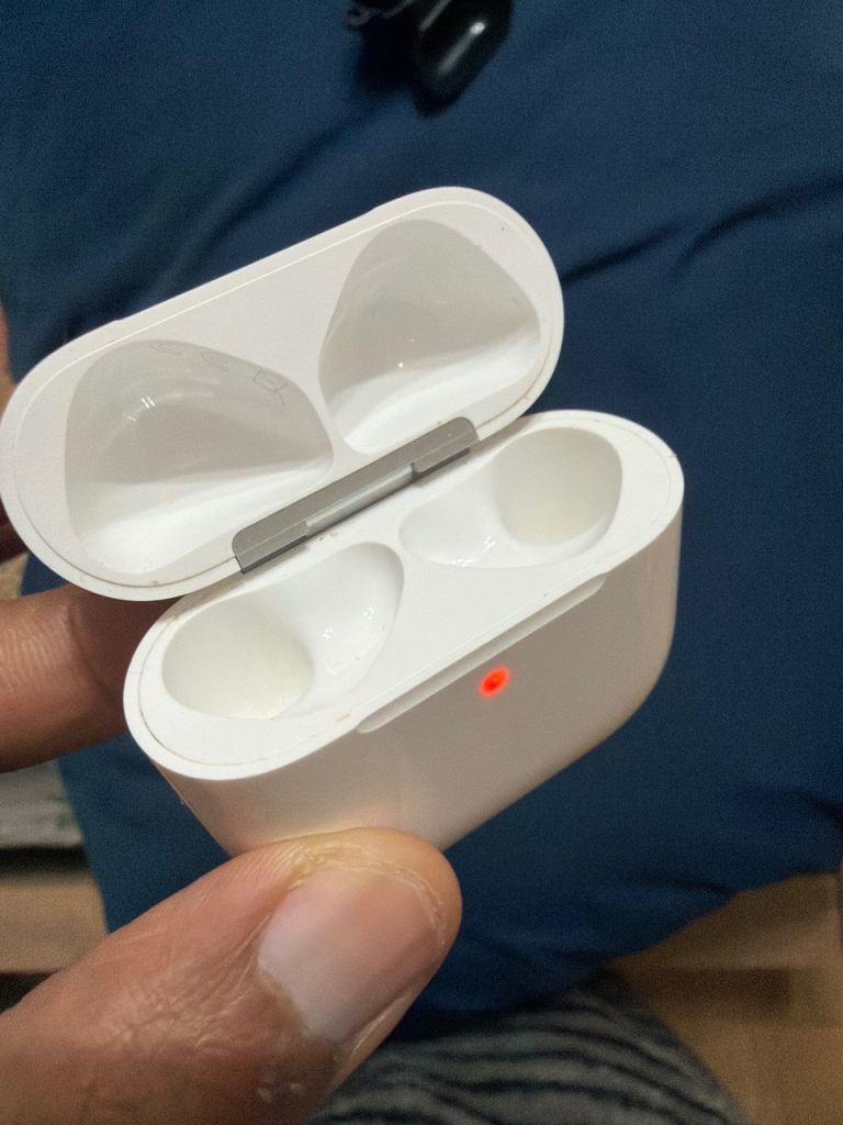 Airpod 4 charging case only 