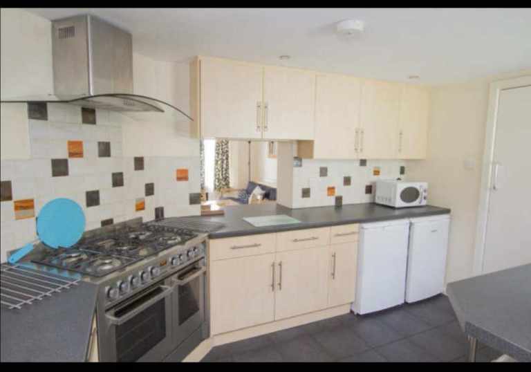 Big room for rent, central location 