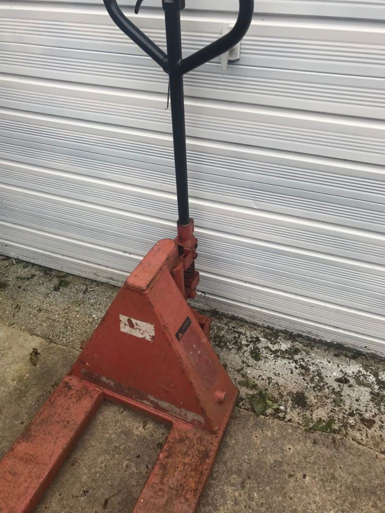 Pump truck  long leg.