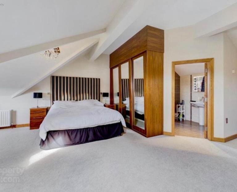 Portstewart Holiday House - sleeps 8 - sea views - prices in advert