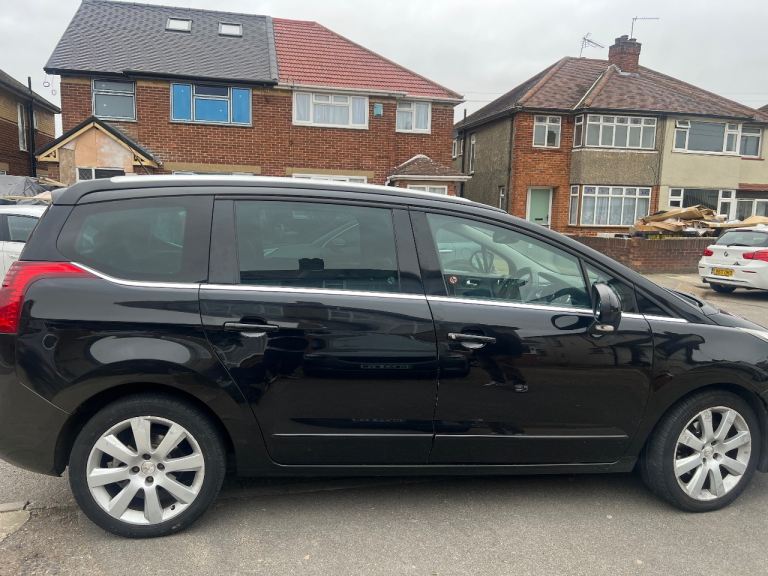 ,PEUGEOT 5008,PCO MINi CAB  MPV, 2017