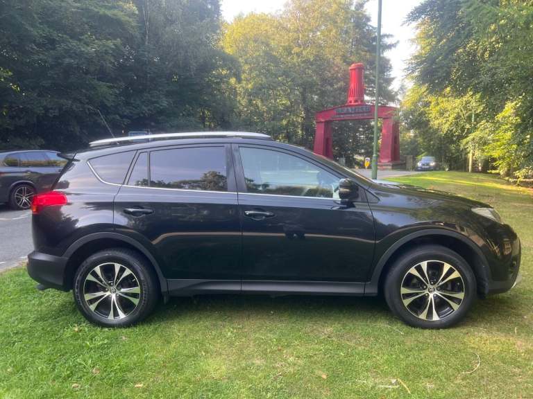 TOYOTA RAV4 2.2 D-4D Invincible Black Manual Diesel 2015