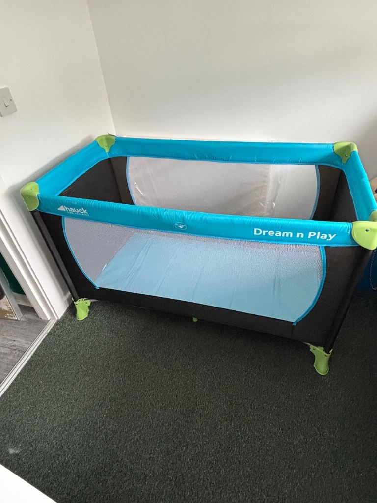 Travel cot