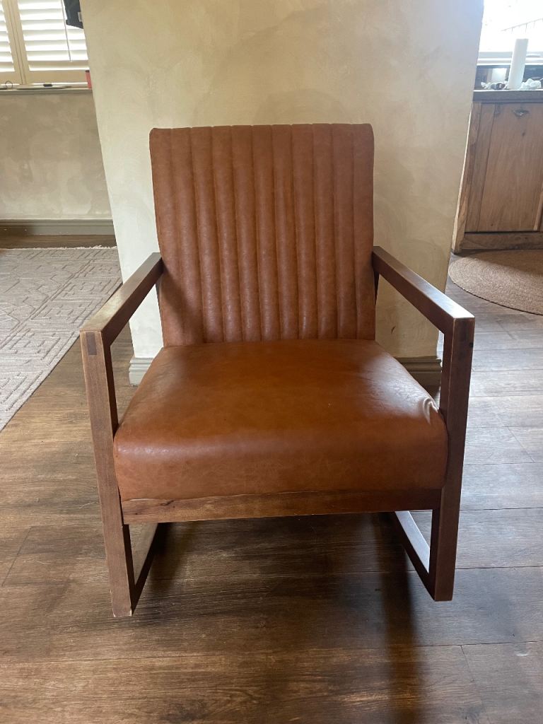 Brown Leather Armchair – Modern, Comfy, Solid Wood Frame