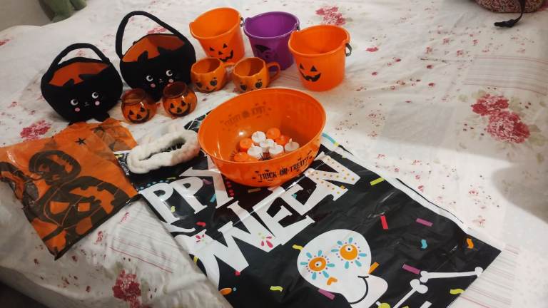 Halloween Trick or Treat bundle FREE COLLECT TW2 AREA