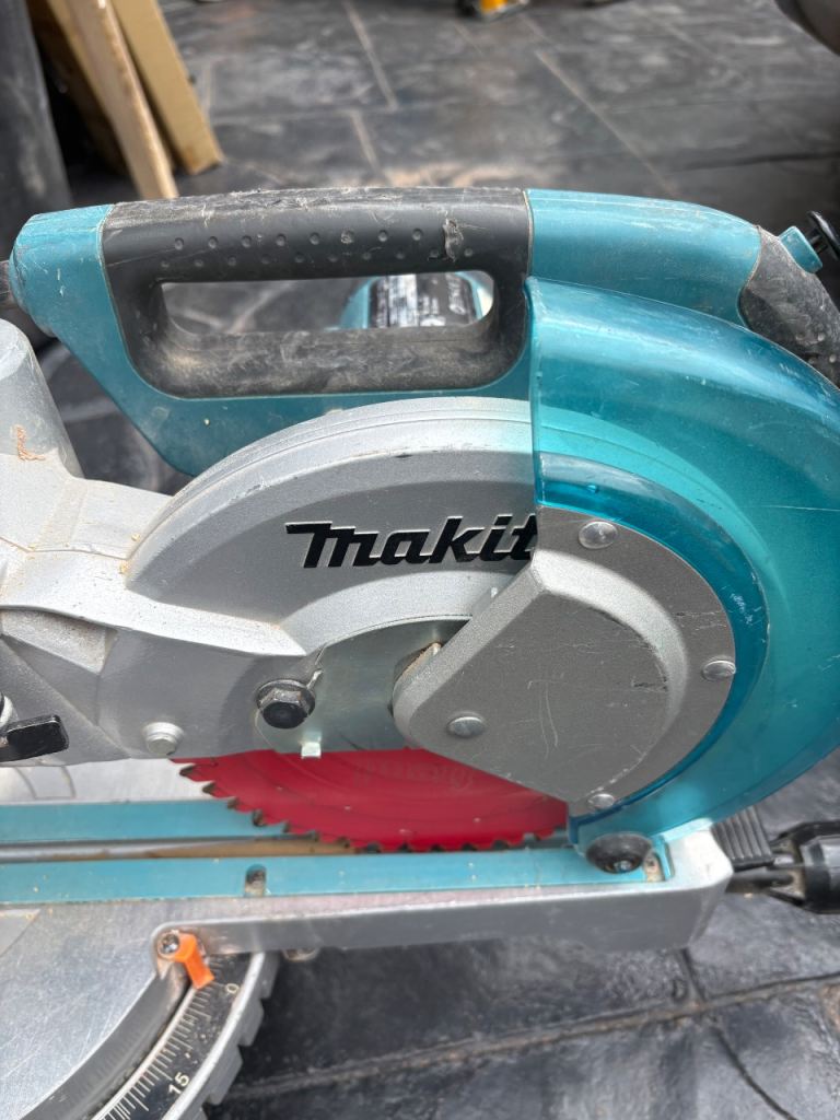 Makita Slide Compound Mitre Saw