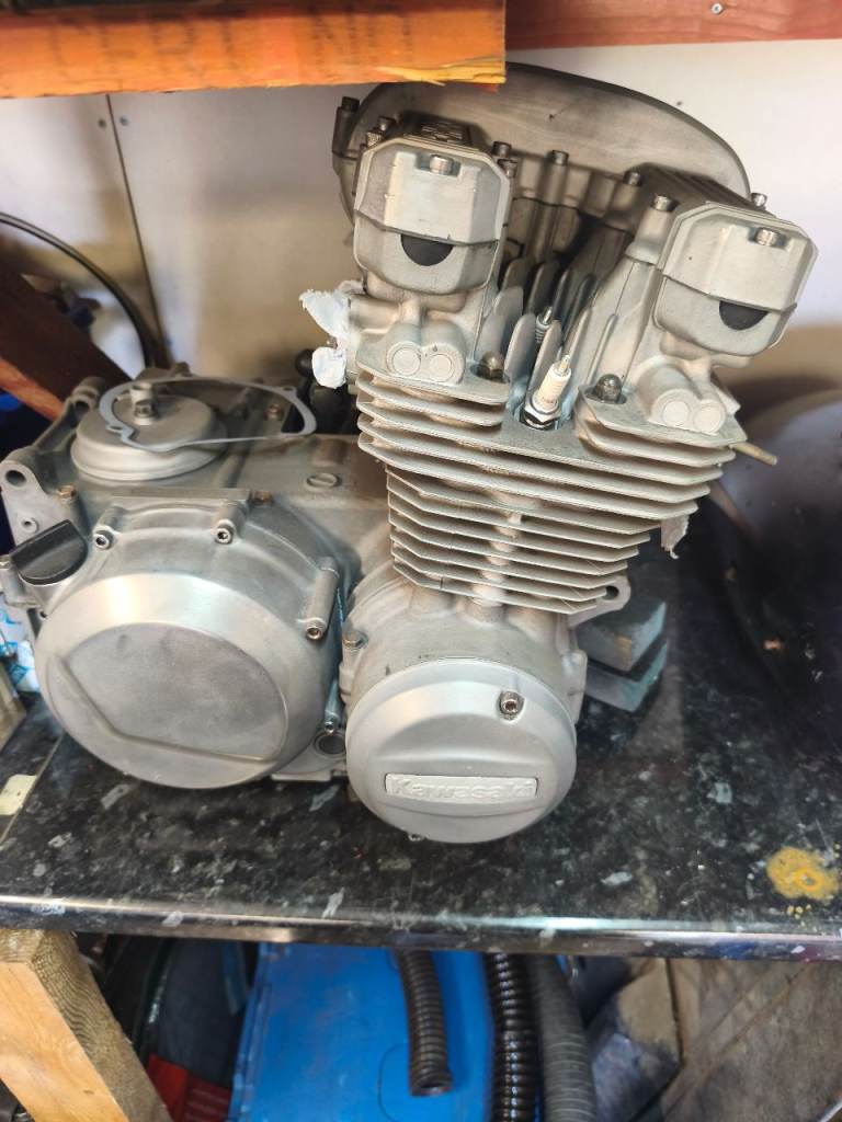 Kawasaki kz/gpz 550DE engine 