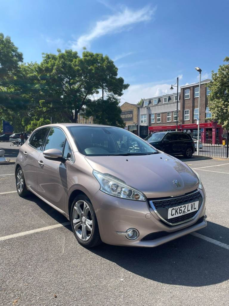 2012 Peugeot 208 1.4 VTi Allure 5dr 