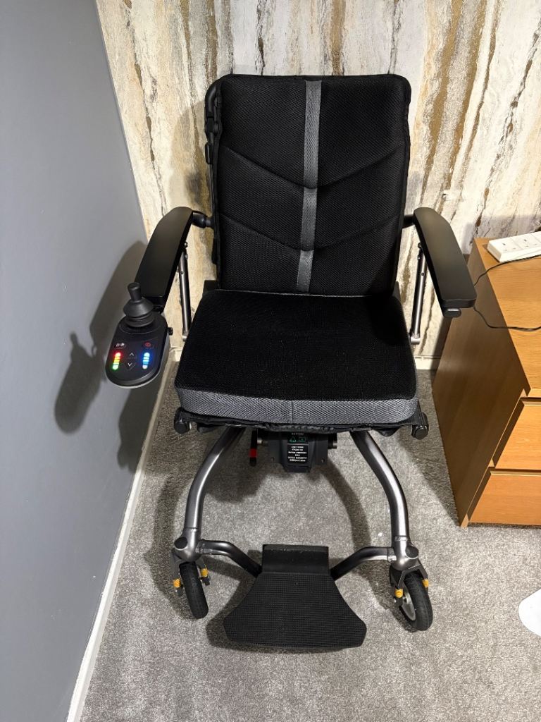 Electric wheelchair 
