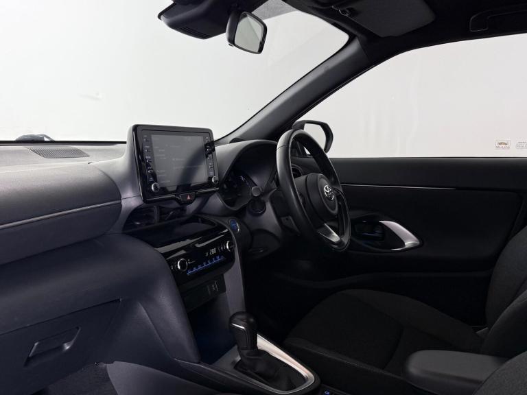 2023 Toyota Yaris Cross 1.5 VVT-h Design E-CVT Euro 6 (s/s) 5dr HATCHBACK Petrol/Electric Hybrid ...