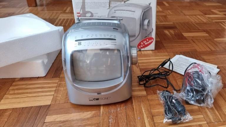 Vintage Lenoxx Sound Portable 5" TV 505 Black and White With Radio