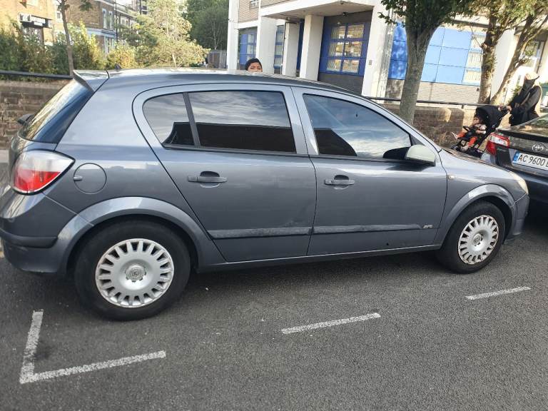 Vauxhall Astra 1.6 Petrol Automatic – £1,000 ONO