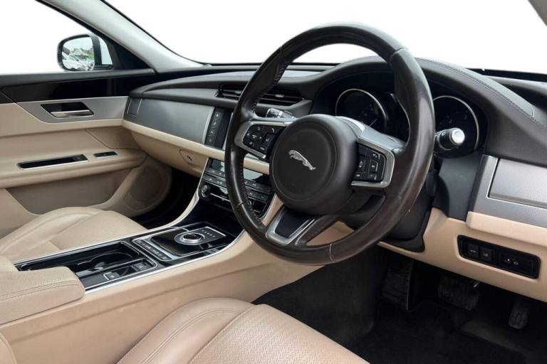 2018 Jaguar XF 2.0d Prestige Saloon 4dr Diesel Auto Euro 6 (s/s) (180 ps) Rear Parking Aid Saloon...