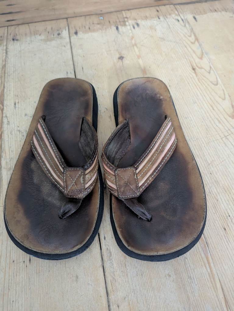 Abercrombie and Fitch leather flip flops size 8 - 9