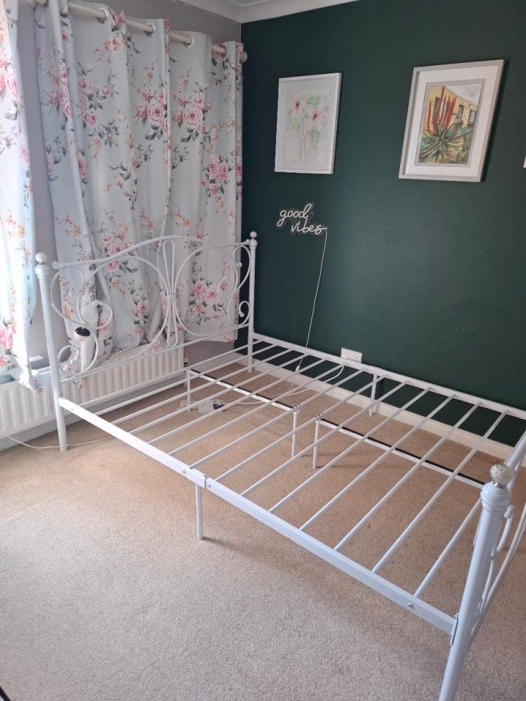 White metal Kingsize bed frame