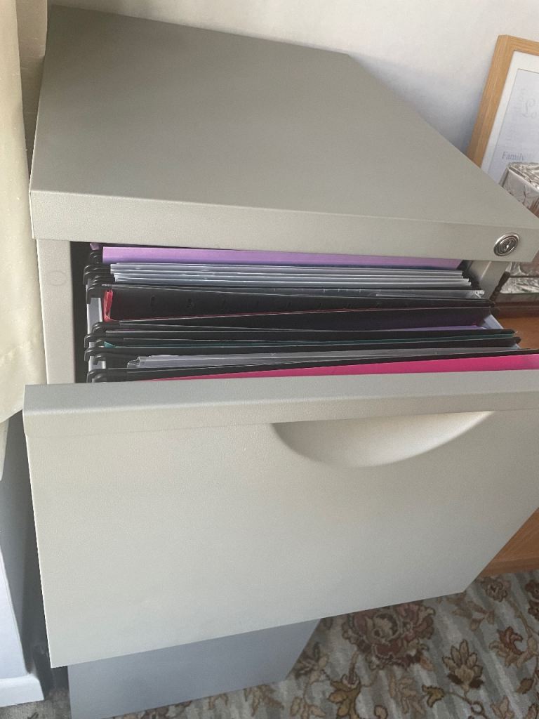 Grey filing cabinet good condition 