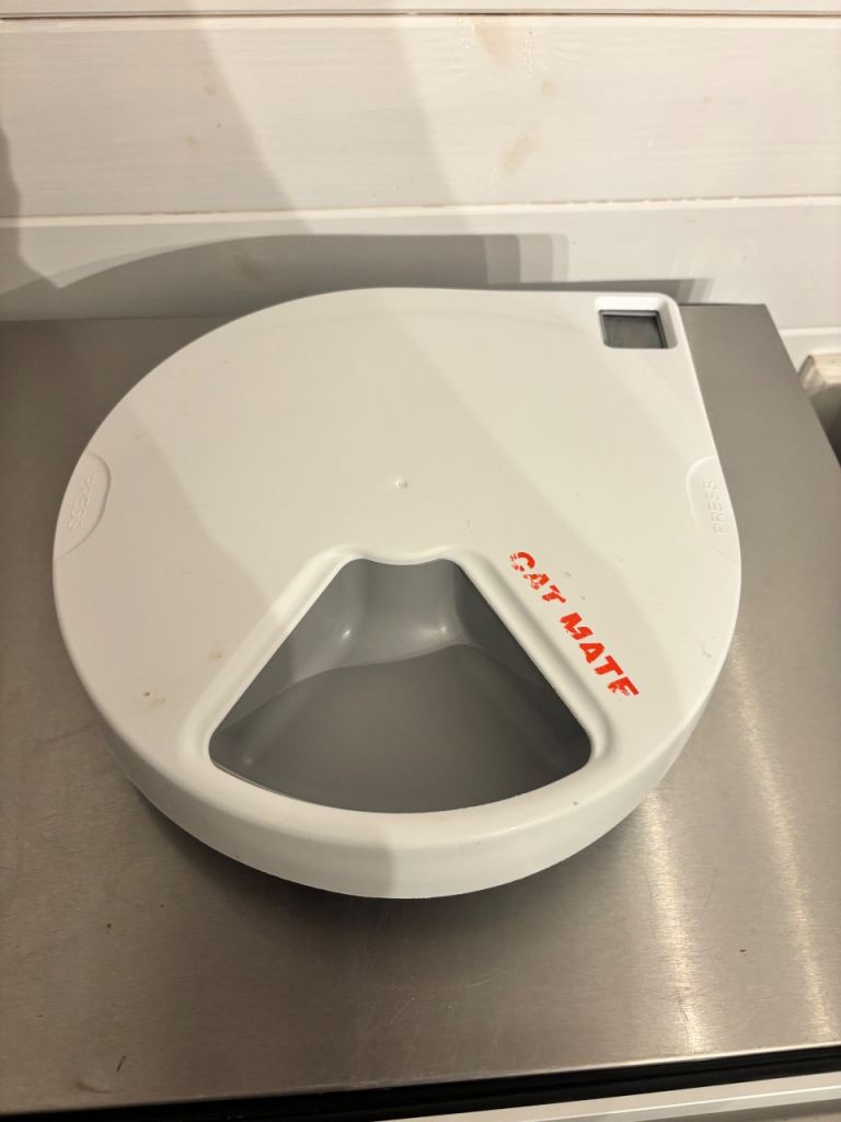 Cat Mate C500 Five-meal Automatic Pet Feeder with Digital Timer White