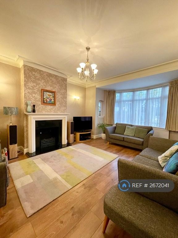 3 bedroom house in Norwood Gardens, London, IG5 (3 bed) (#2672041)