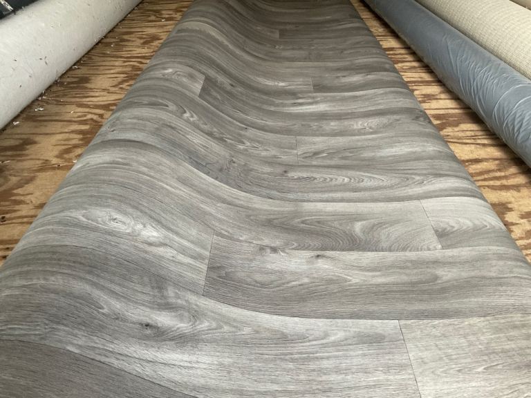 New 2.80 x 4m grey wood vinyl.