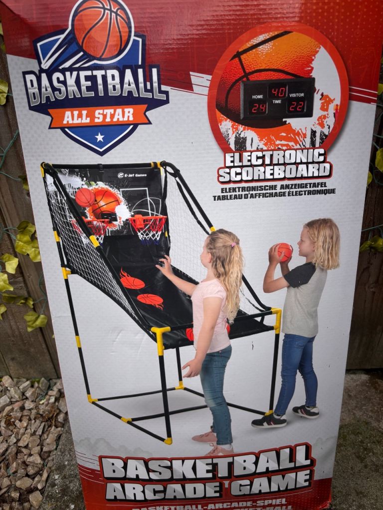 Basketball arcade game 