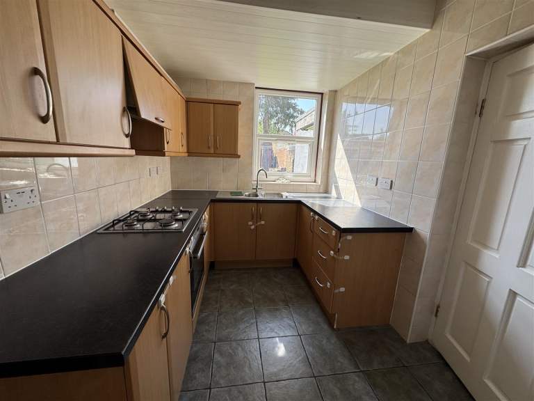 3/4 Bedroom Semi Detached house in Norwood Green UB2 5RS