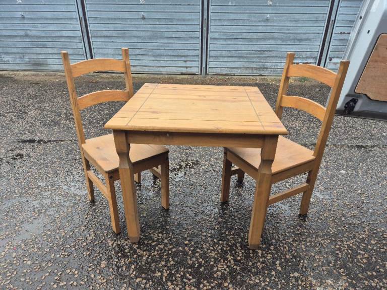 Mexican Pine dining table with 2 chairs, Delivery available 