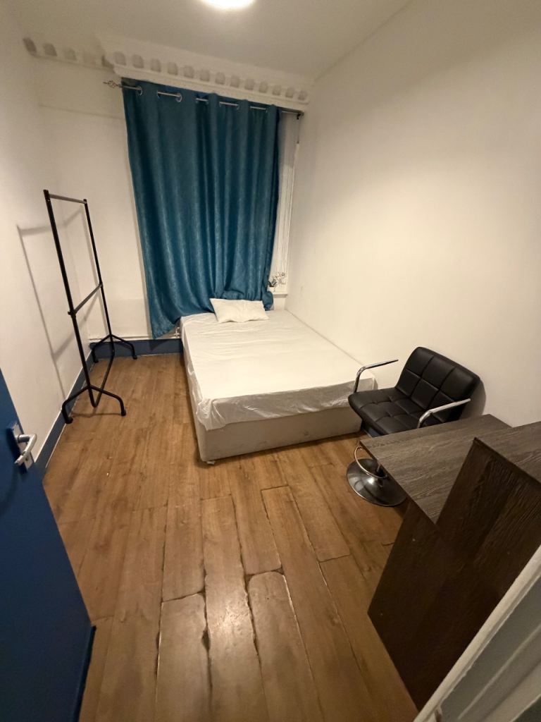 Spacious Room Available in Whitechapel / Aldgate East