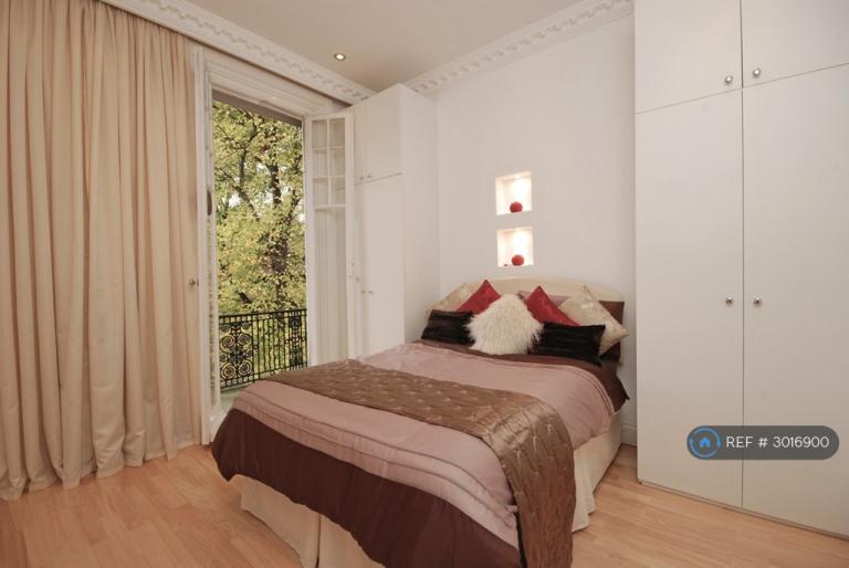 1 bedroom flat in Belsize Avenue, London, NW3 (1 bed) (#3016900)