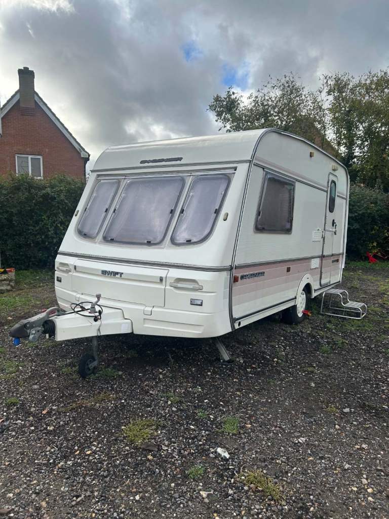 Swift | Challenger 1996 Caravan 2 Berth Fitted Motor Mover Excellent Condition For Year