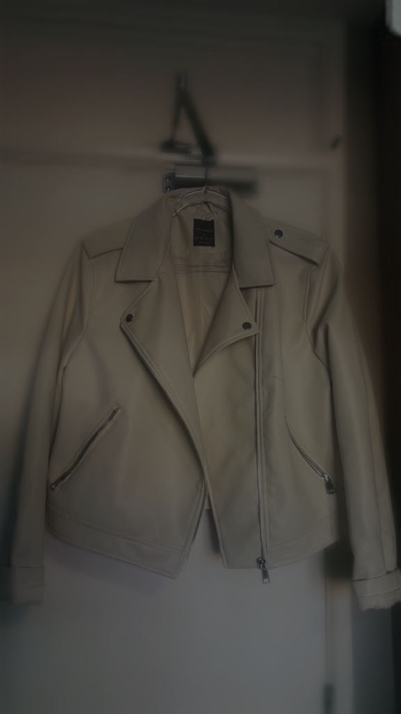 Beige cropped leather jacket 