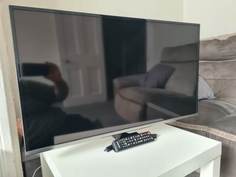 Samsung UE32J5100 32-inch Full HD TV – Good Condition