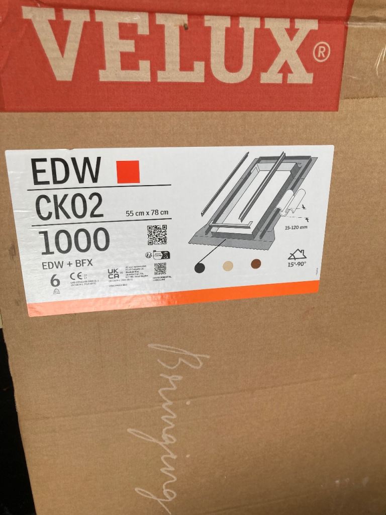 New EDW CK02 1000 Velux window flashing for tiled roof
